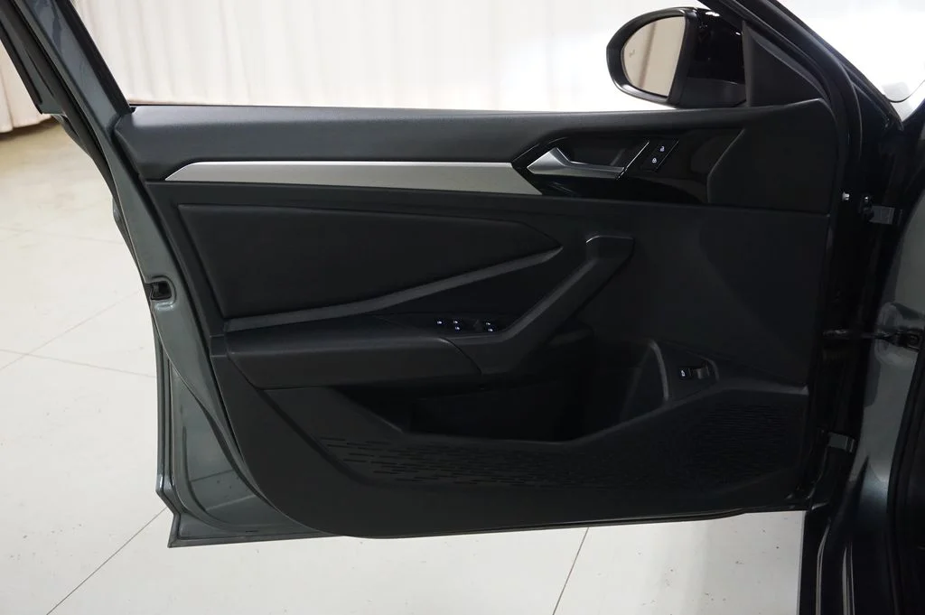 Used 2019 Platinum Gray Metallic Volkswagen R-Line image 26
