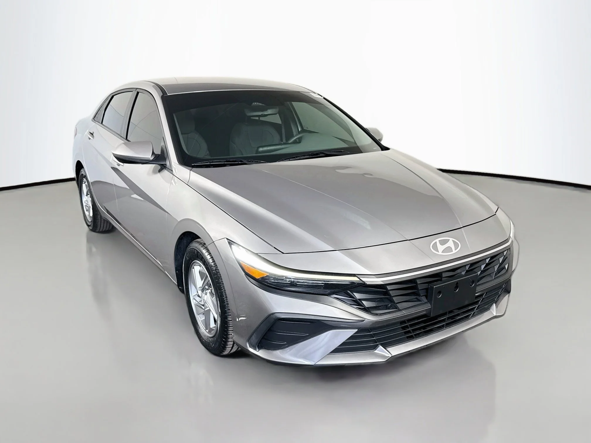 Used 2024 Fluid Metal Hyundai SE image 1