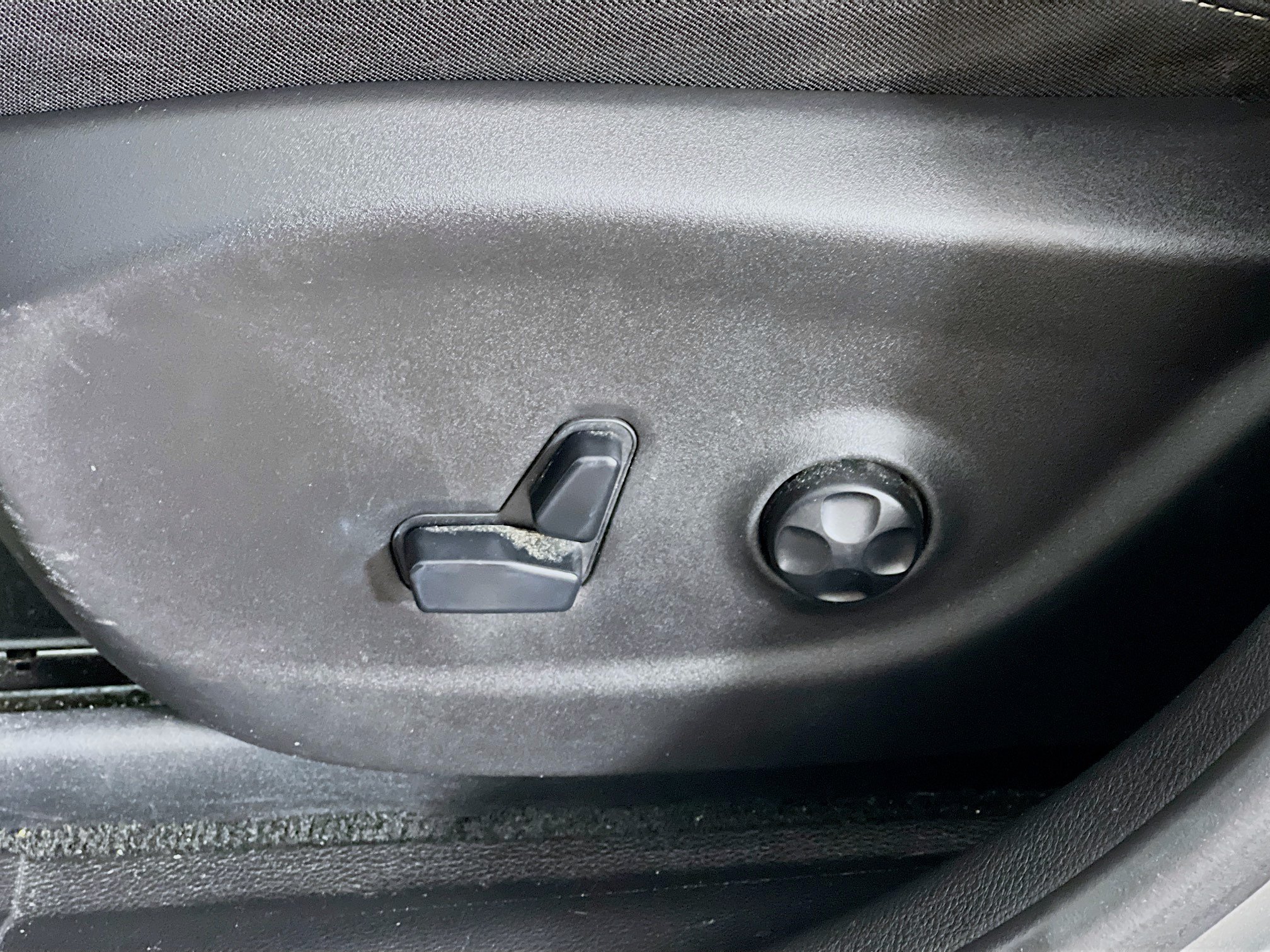 Used 2016 Billet Silver Metallic Clearcoat Jeep LATITUDE image 11