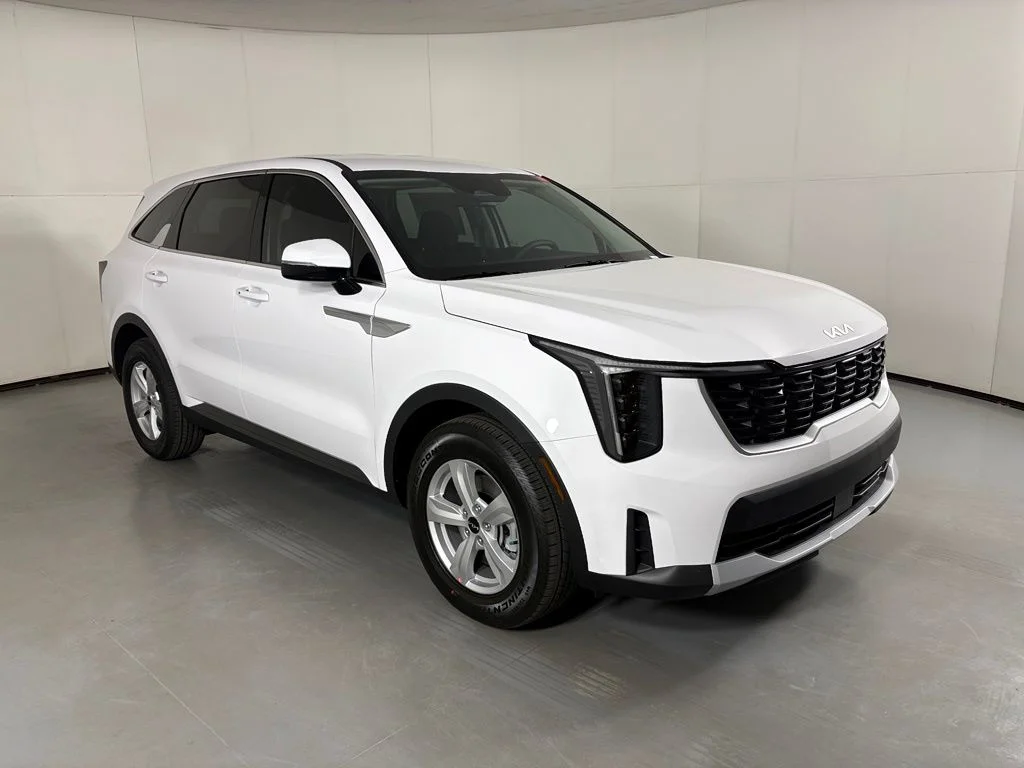 New 2026 Glacial White Pearl Kia LX image 2