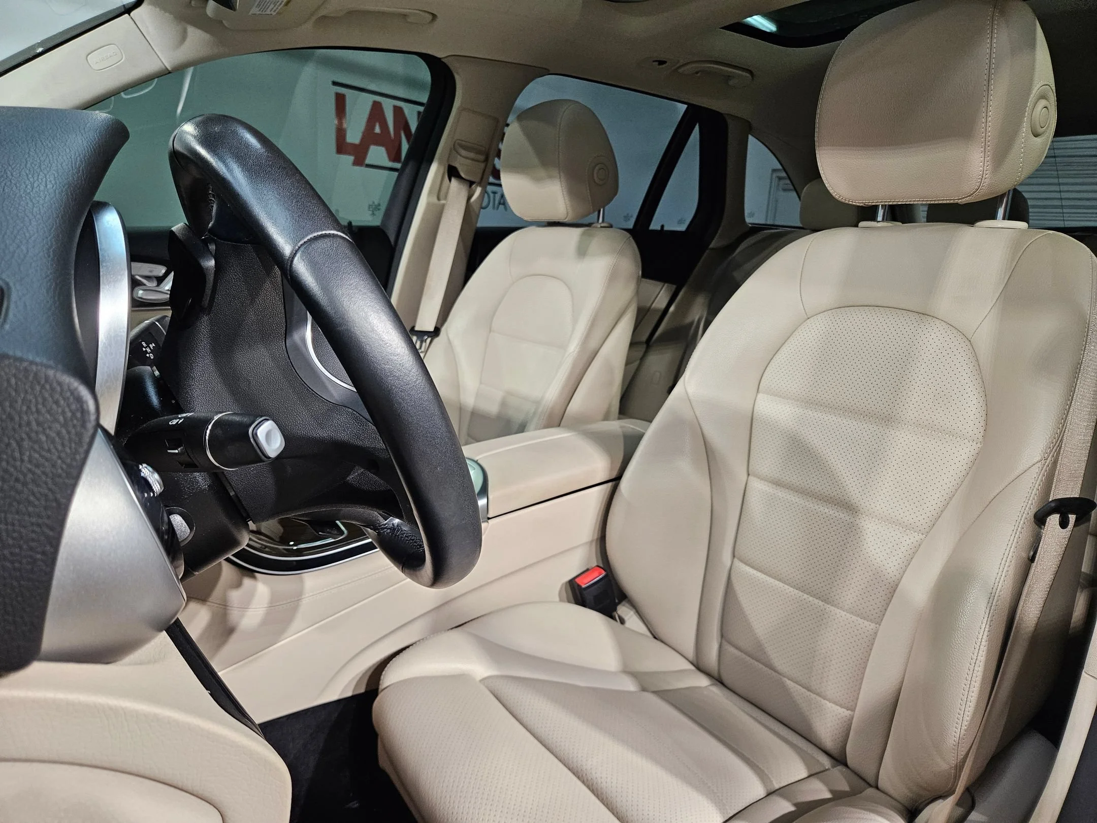 Used 2021 Polar White Mercedes-Benz GLC 300 image 24