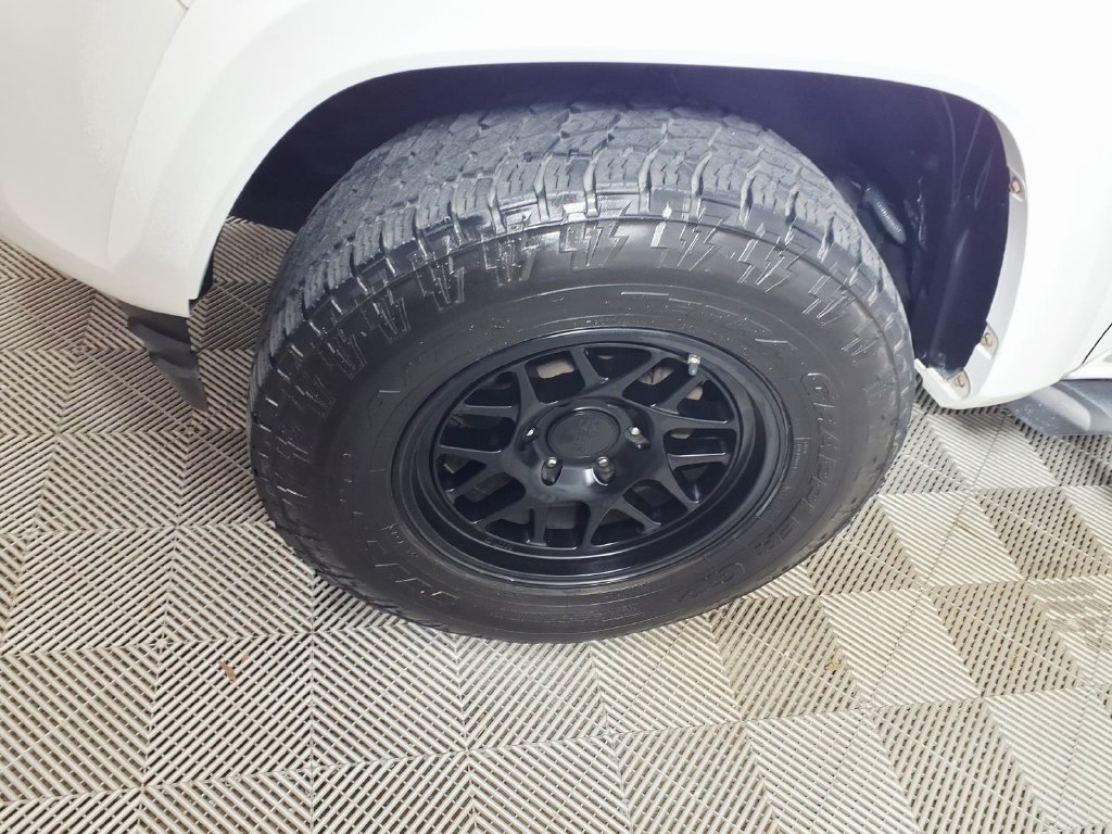 Used 2017 Super White Toyota SR5 image 7