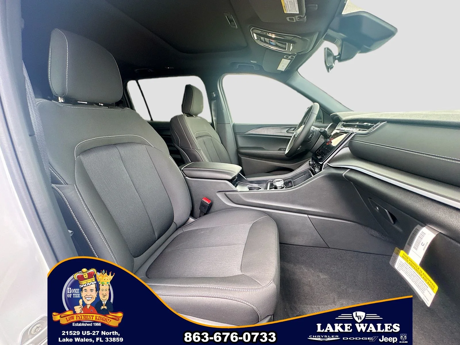 New 2026 Bright White Clear-Coat Exterior Paint Jeep Laredo X image 29