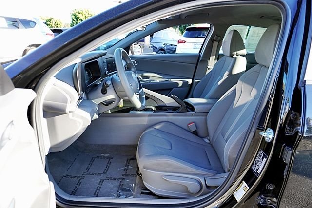 Used 2024 Black Hyundai SE image 12