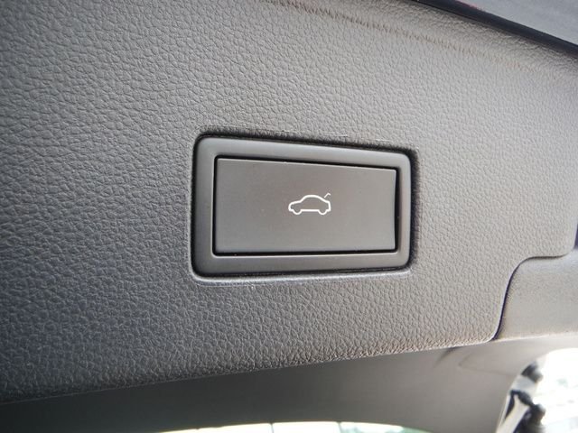 Used 2022  Volkswagen 3.6L V6 SEL image 38