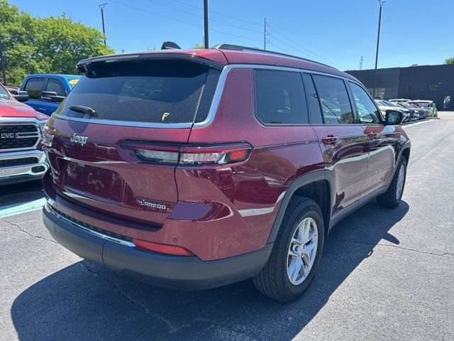 Used 2023 Red Jeep Laredo image 4