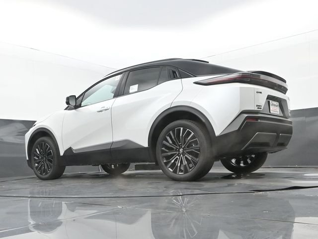 New 2026 Wind Chill Pearl/Black Toyota XSE image 25