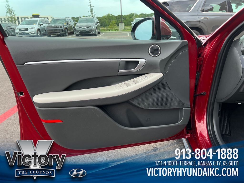 Used 2024 Red Hyundai SEL image 10