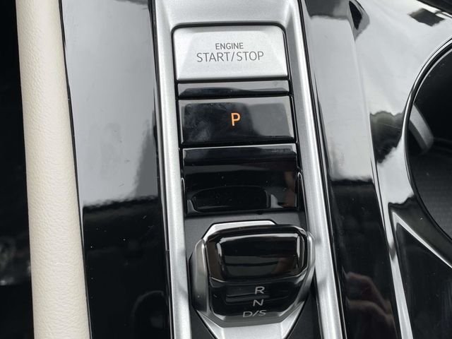 New 2026 White Volkswagen 2.0T SE w/Technology image 18