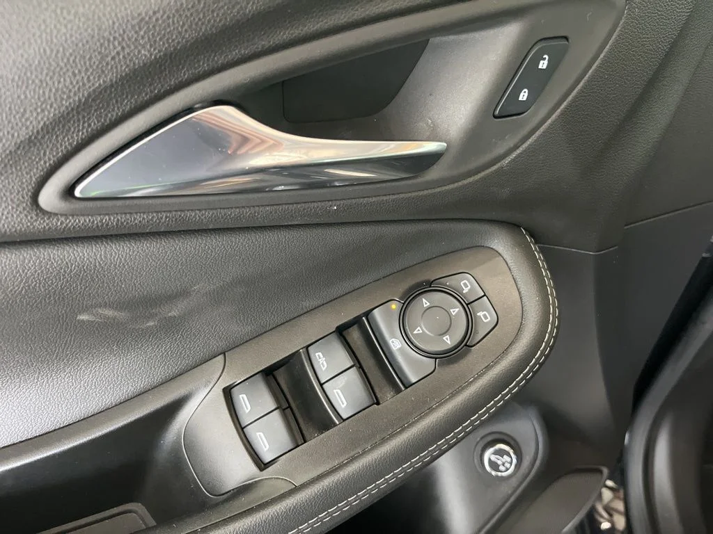 Used 2023 Black Buick Select image 4
