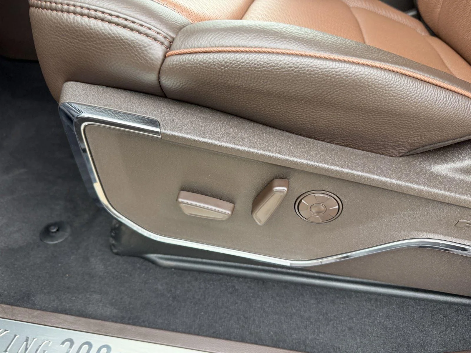 New 2026 Glacier Gray Metallic Tri-Coat Ford F-250® King Ranch® image 16