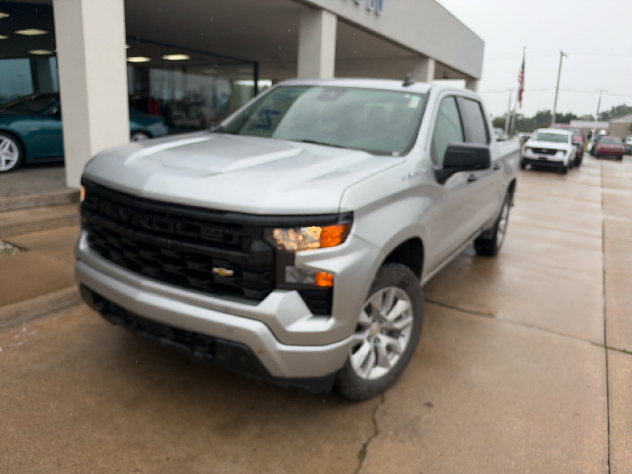Used 2022 Silver Ice Metallic Chevrolet Custom image 2