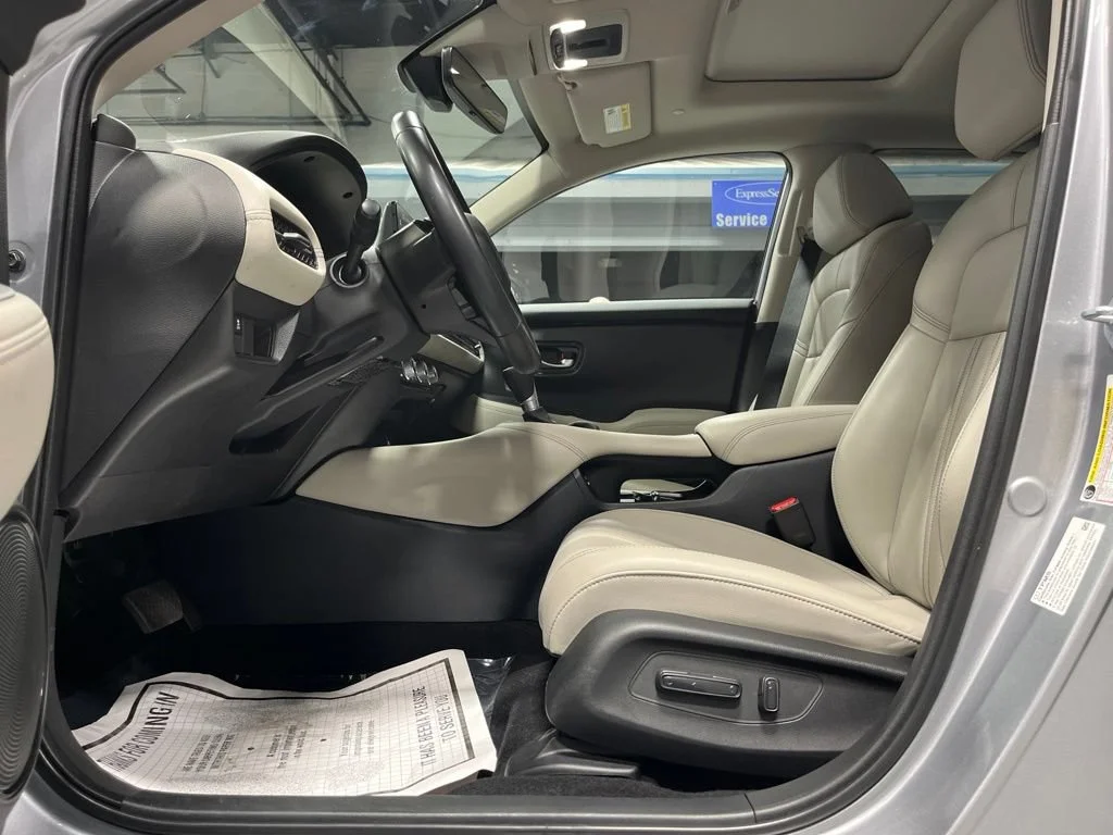 Used 2025 Lunar Silver Metallic Honda AWD EX-L image 46
