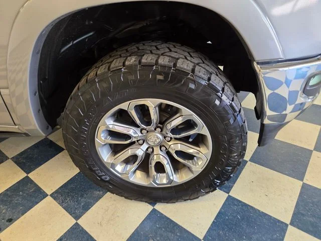 Used 2019 Silver Ram Laramie image 11