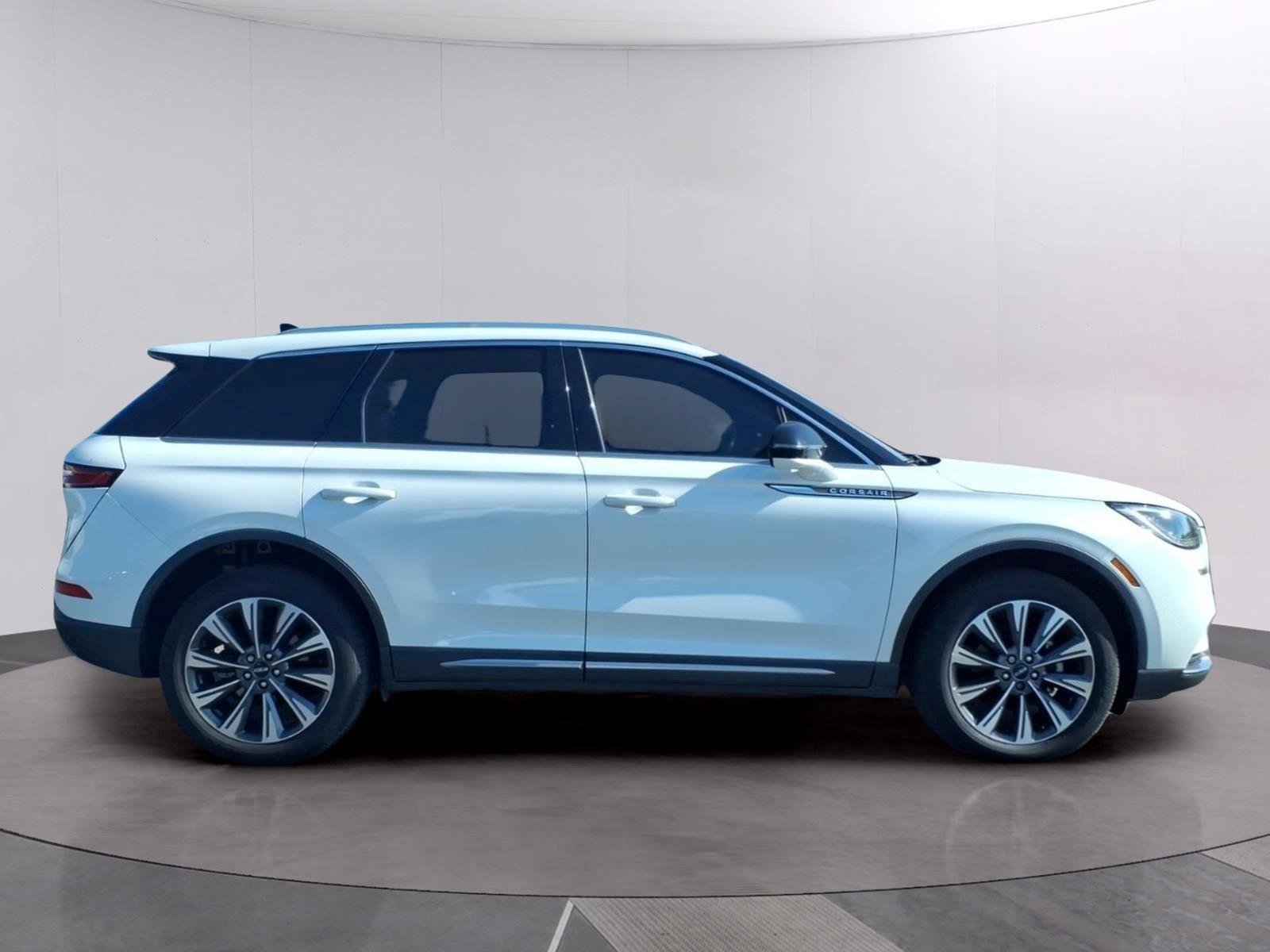 Used 2022 Pristine White Metallic Tri-Coat Lincoln Reserve image 6