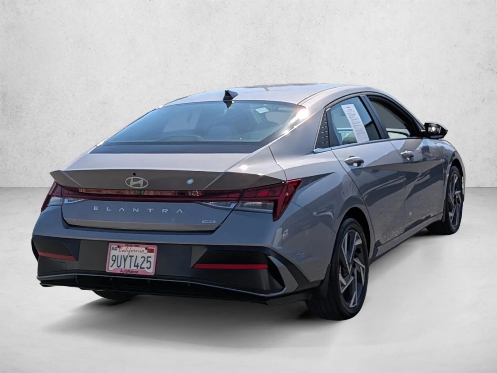 Used 2025 Fluid Metal Hyundai Limited image 5
