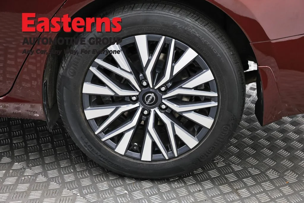 Used 2023 Red Nissan 2.5 SV image 33