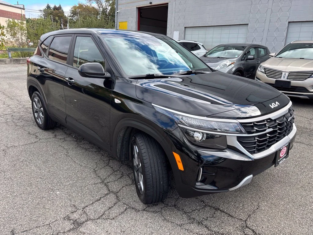Used 2024 Black Kia LX image 8
