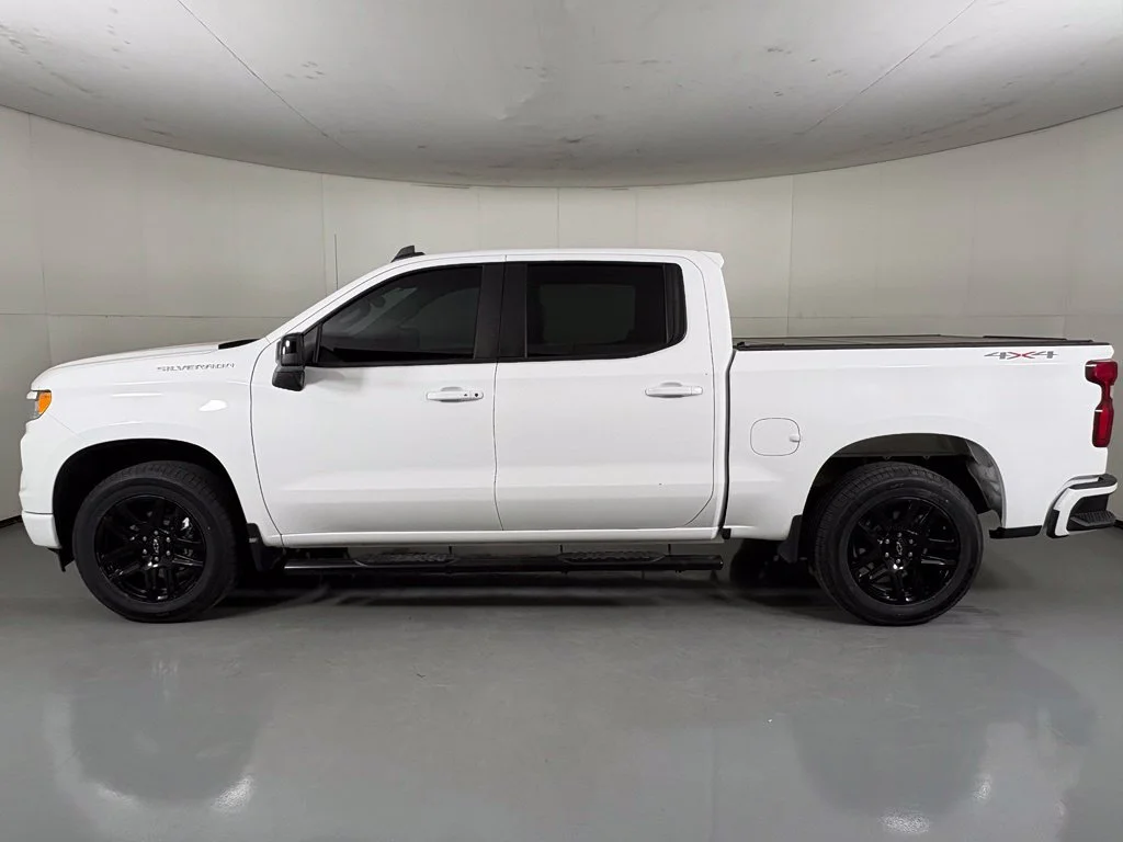 Used 2023 SUMMIT WHITE Chevrolet RST image 5