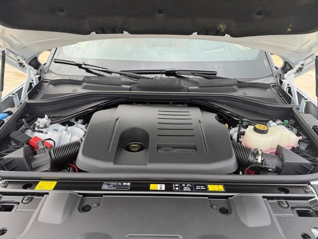 New 2026 Fuji White Land Rover SE image 19