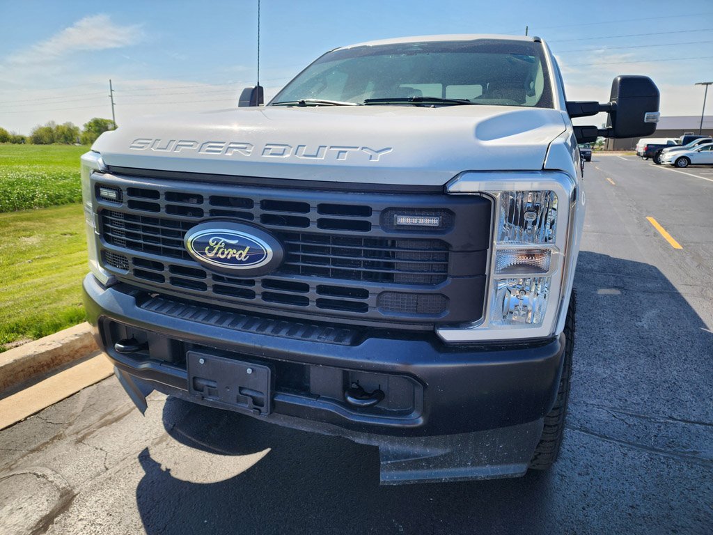 Used 2023 Oxford White Ford XL image 2