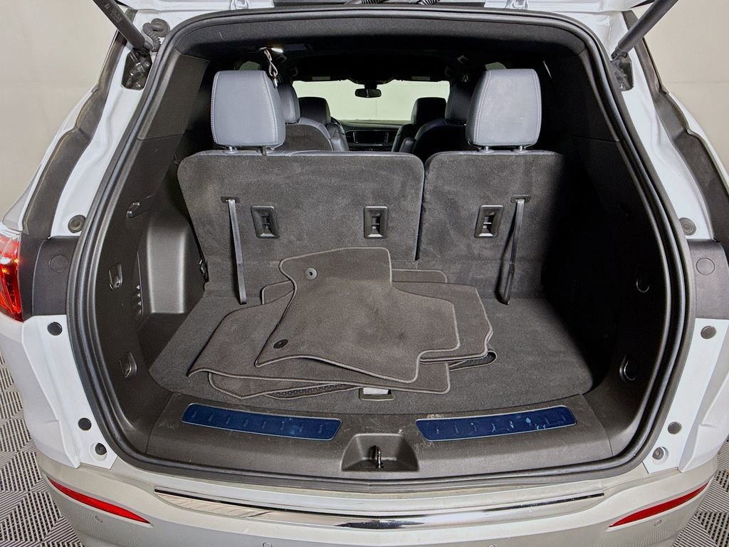 Used 2023 Summit White Buick Essence image 24