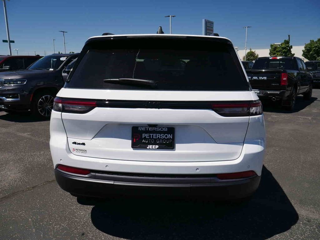 New 2026 Bright White Clearcoat Jeep Laredo image 17