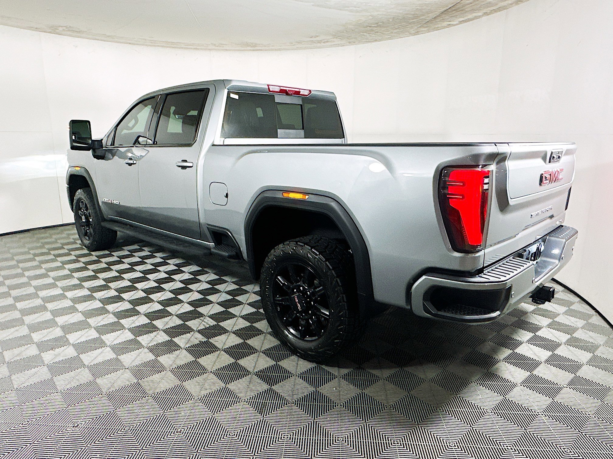 2024 GMC Sierra thumbnail 7