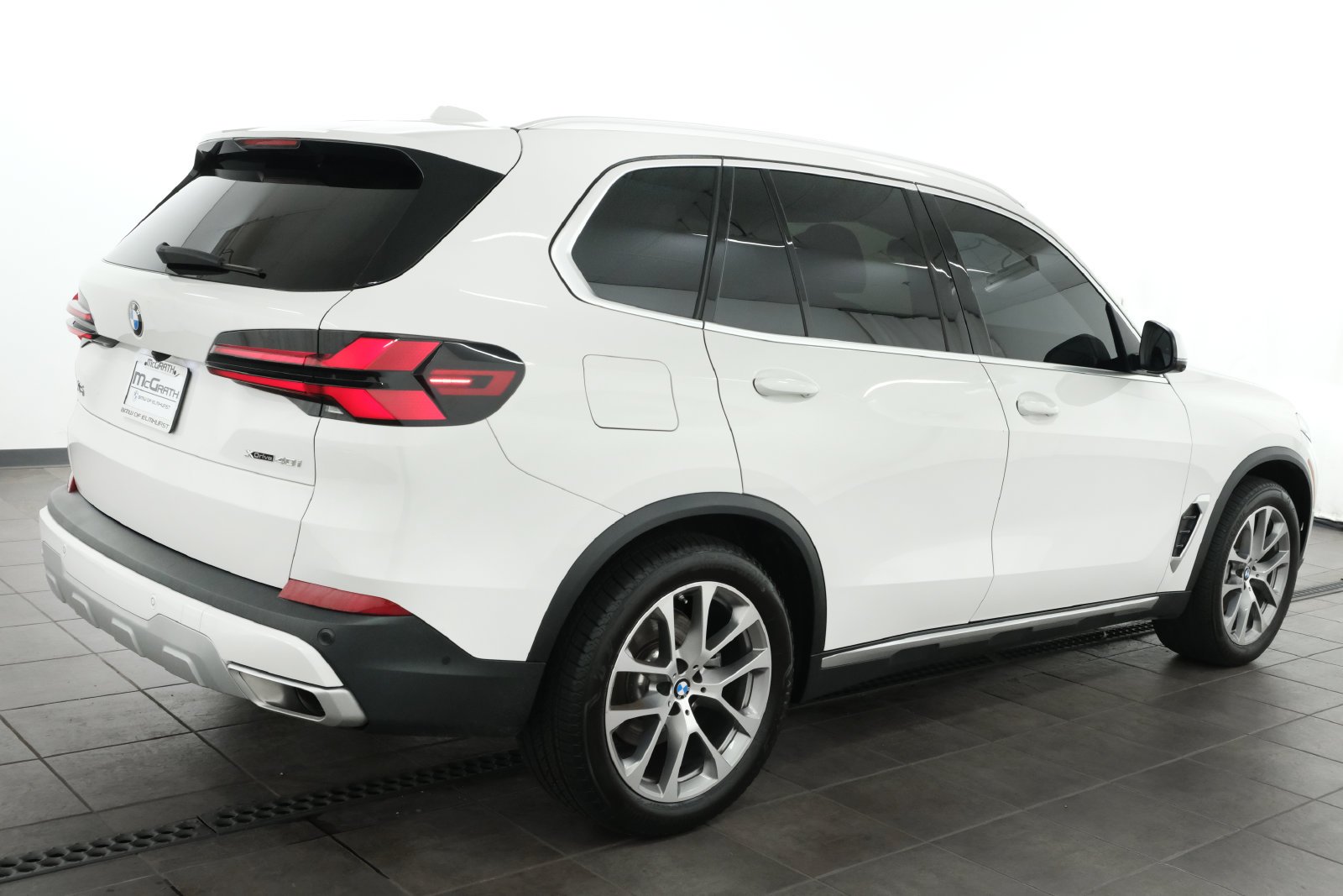 Used 2024 Alpine White BMW xDrive40i image 6