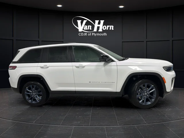 New 2026 Bright White Clear-Coat Exterior Paint Jeep Limited image 8