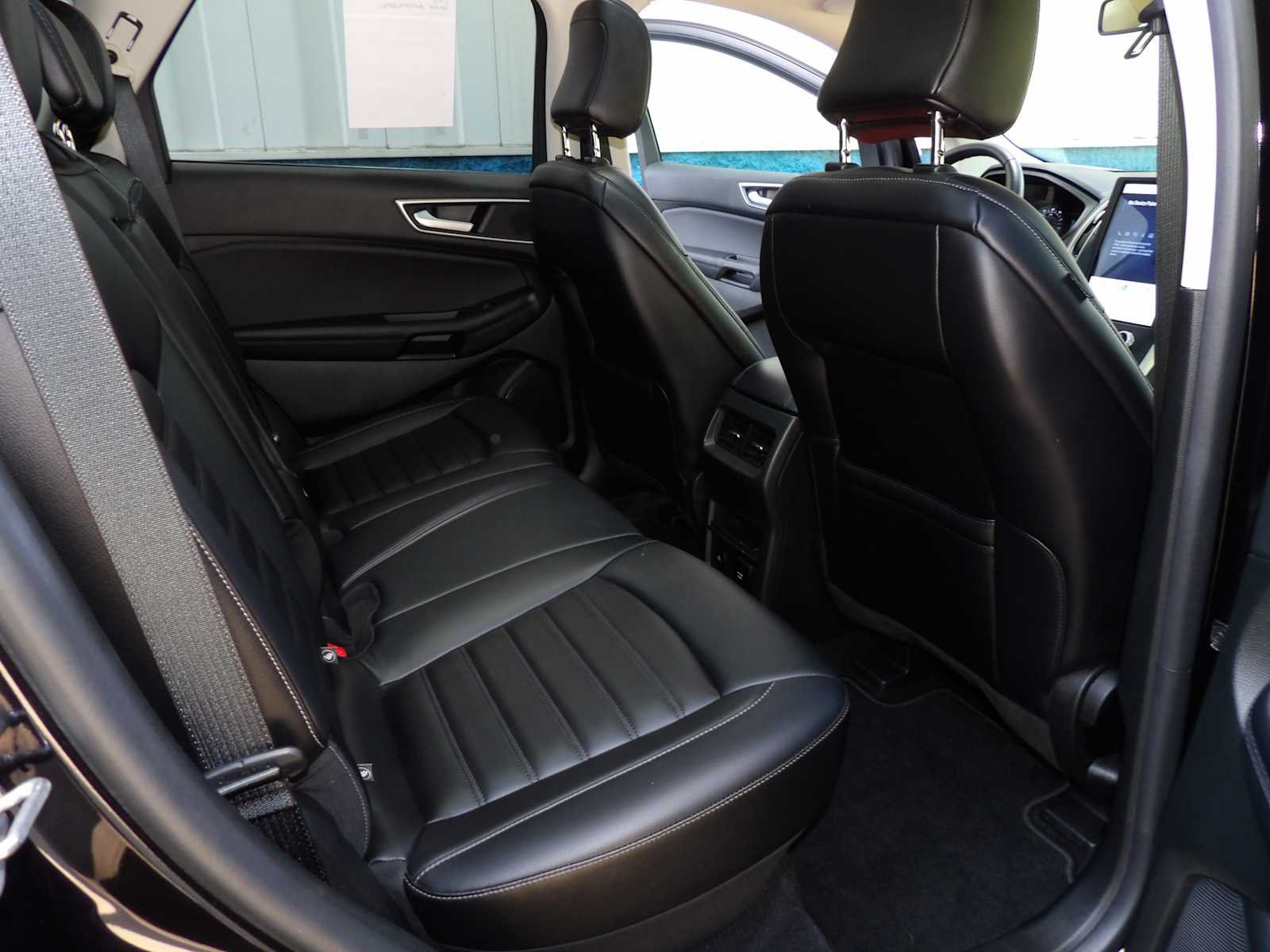 Used 2022 Agate Black Metallic Ford SEL image 15
