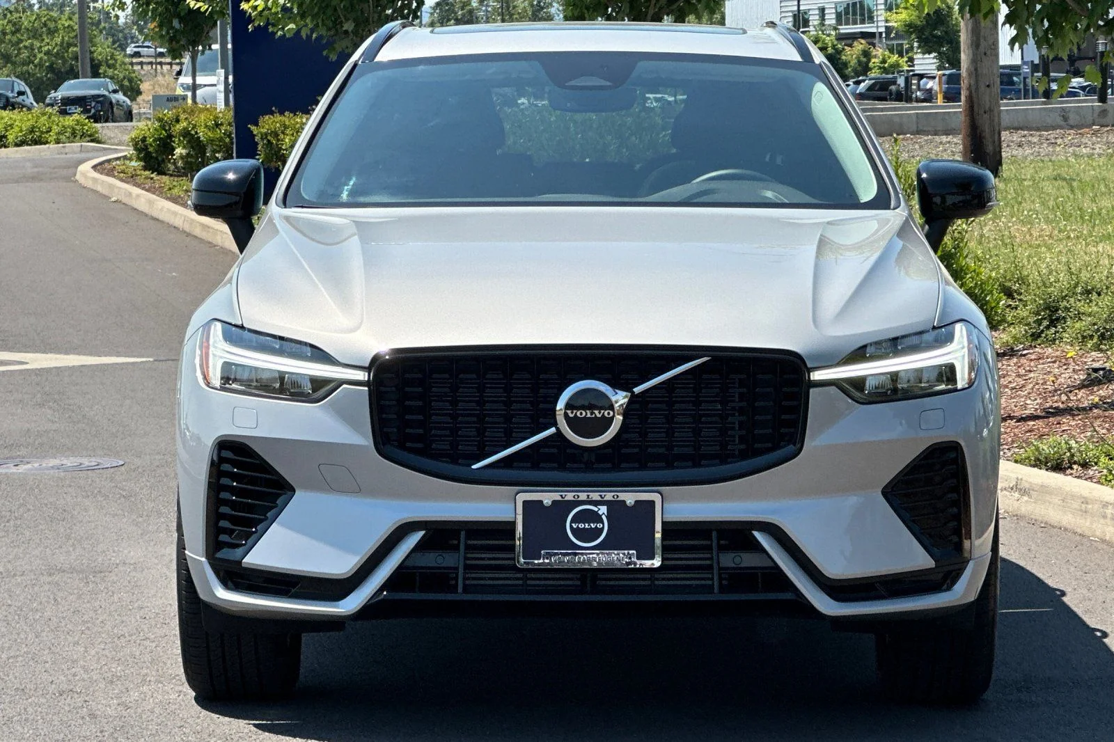 Used 2025  Volvo T8 Core image 8