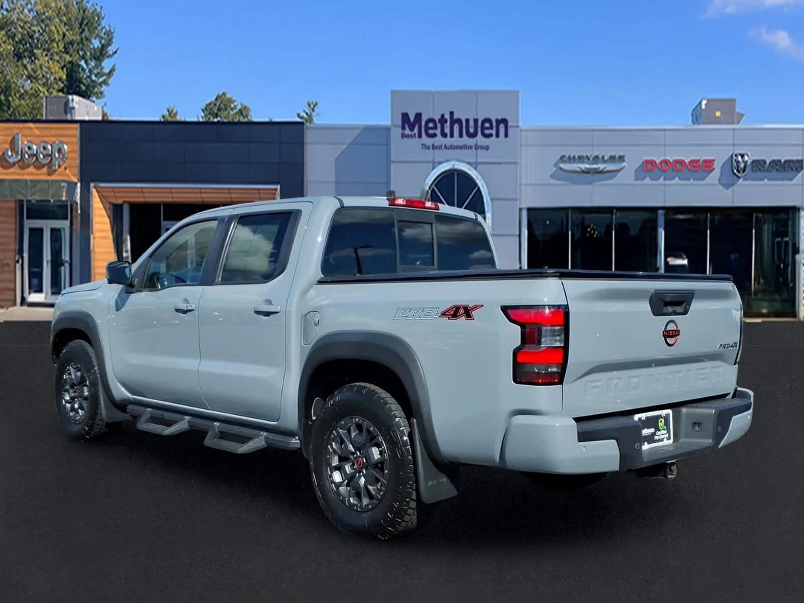 Used 2022 Boulder Grey Pearl Nissan PRO-4X image 7