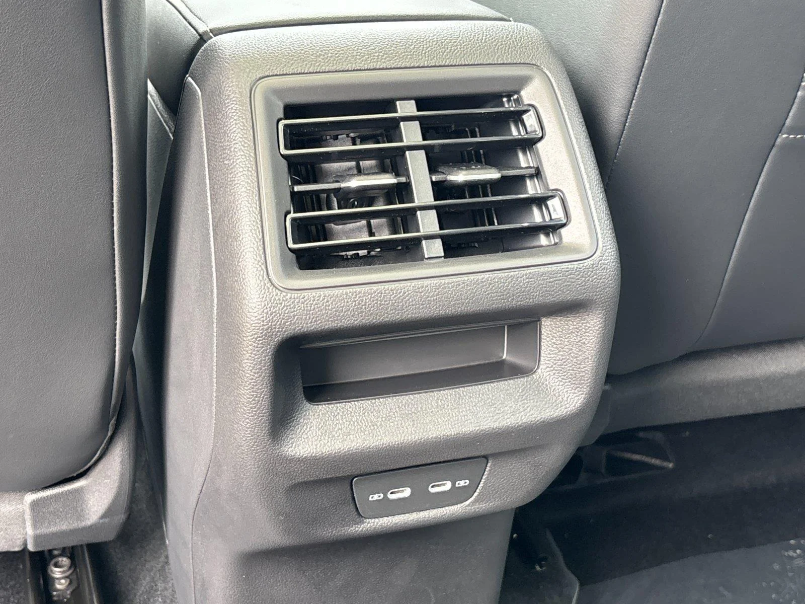 New 2026  Volkswagen SE image 33