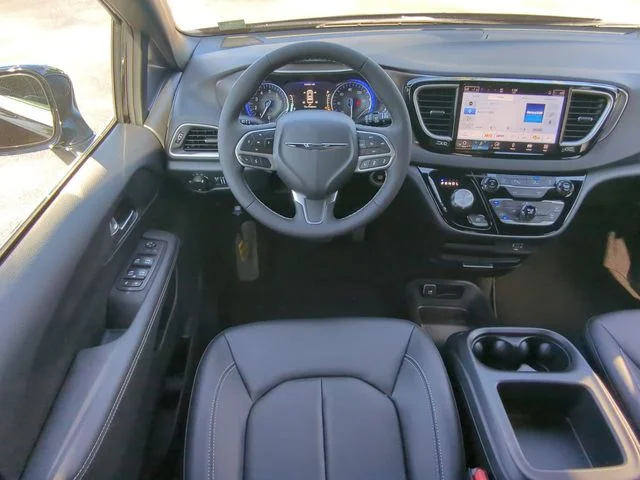 2026 Chrysler Voyager LX - Photo 19