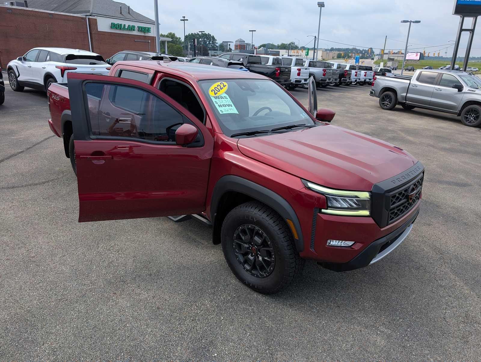 Used 2022 Cardinal Red Tricoat Nissan PRO-4X image 17