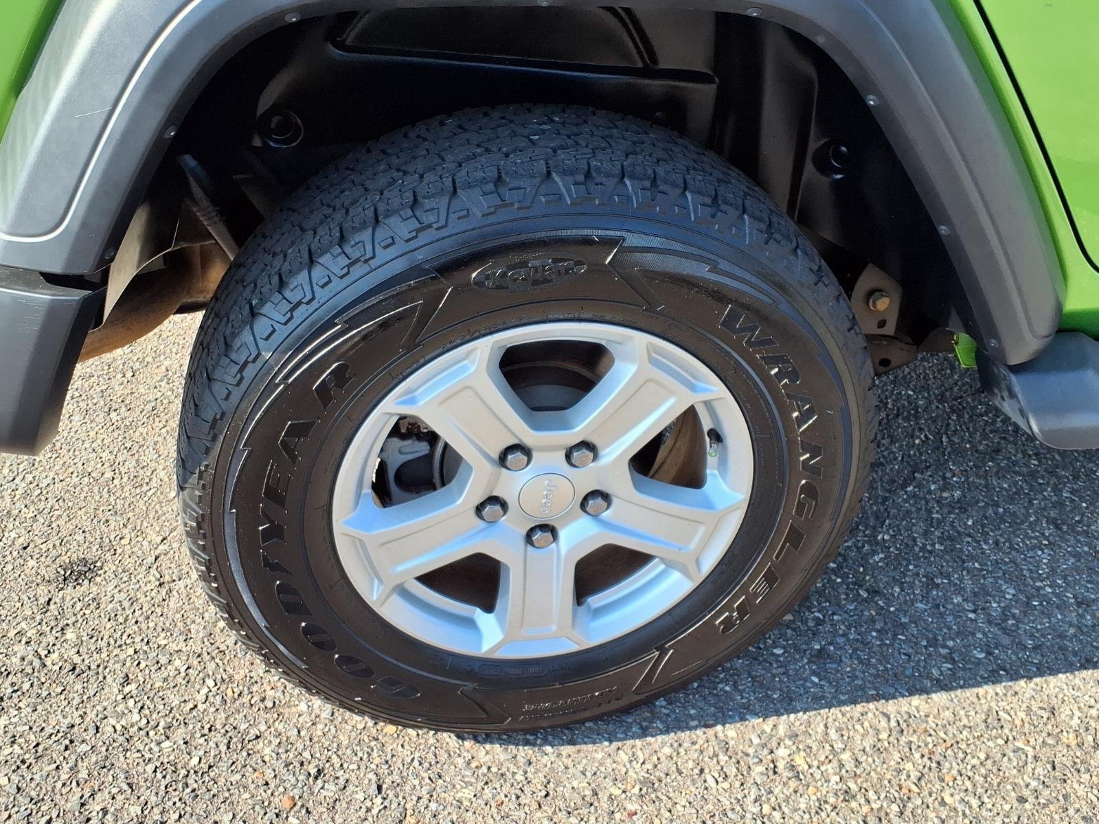 Used 2019 Mojito! Clearcoat Jeep Sport S image 11