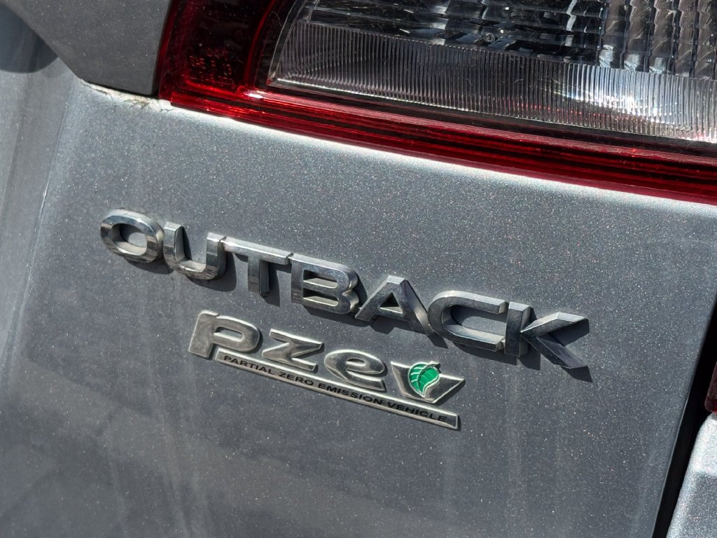 Used 2016 Silver Subaru 2.5i Premium image 8