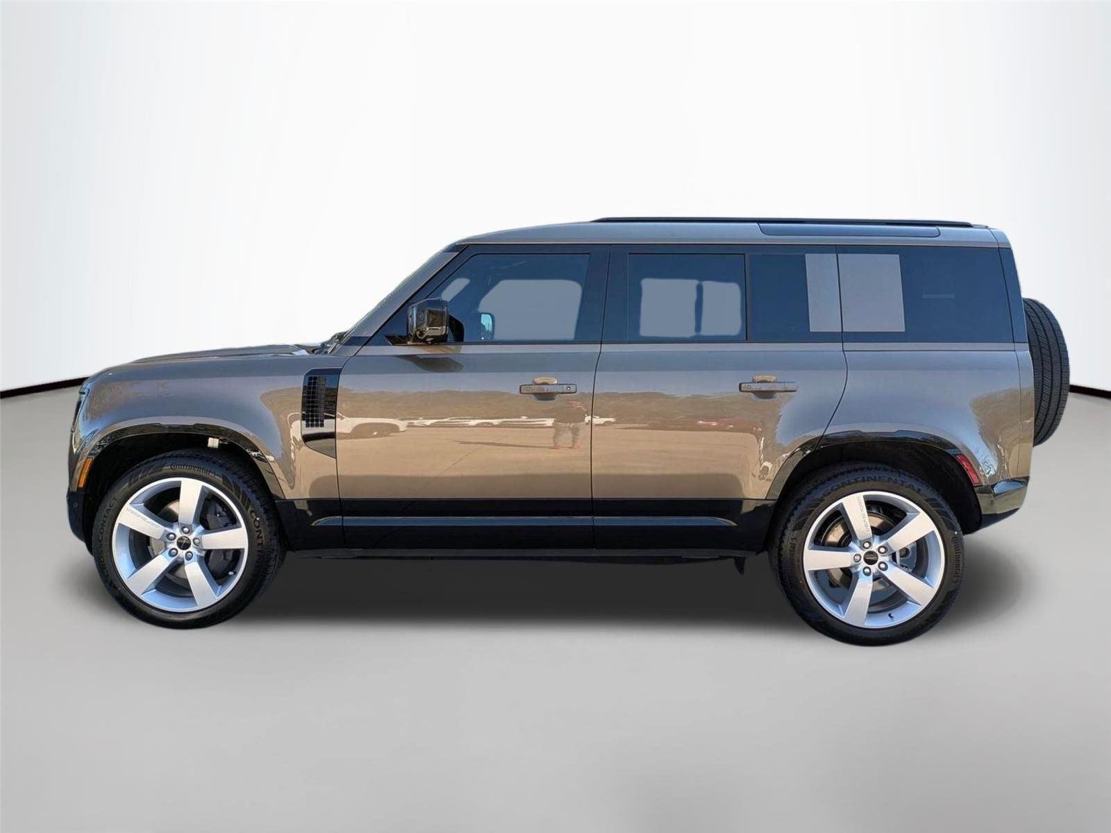 Used 2026 Gondwana Stone Metallic Land Rover X-Dynamic SE image 8
