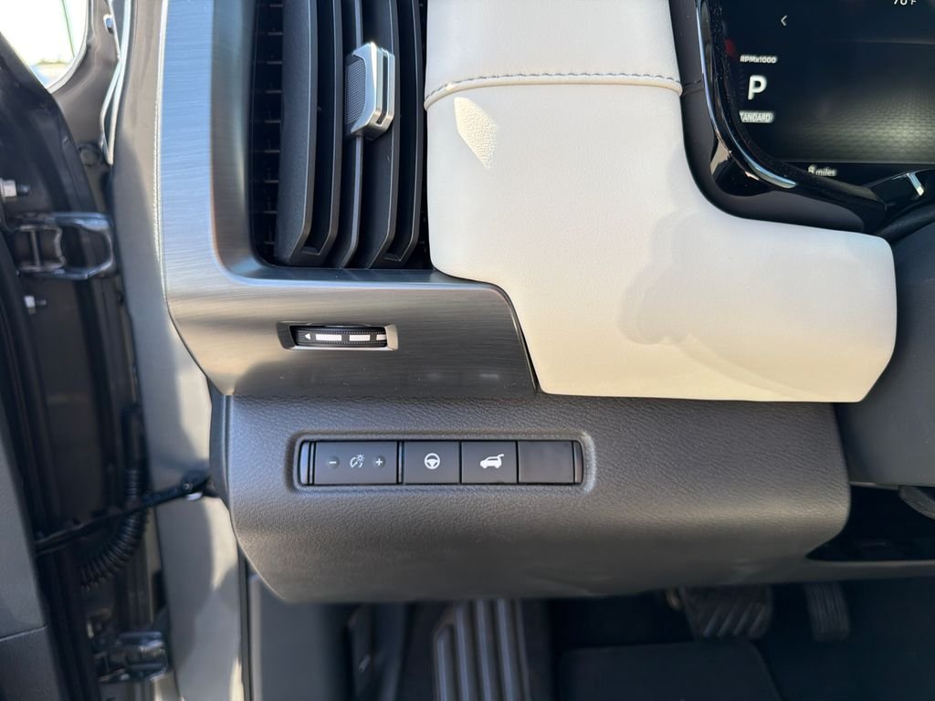 New 2026 Nissan Pathfinder SL 4D Sport Utility