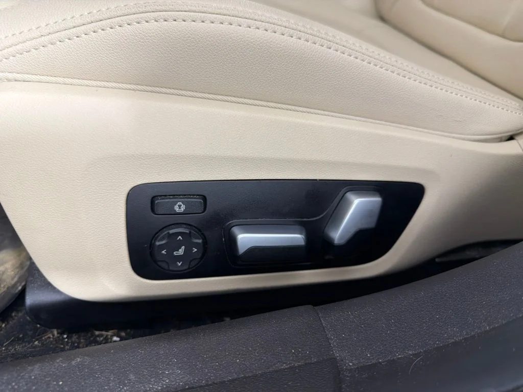 Used 2021 White BMW 330i xDrive image 25
