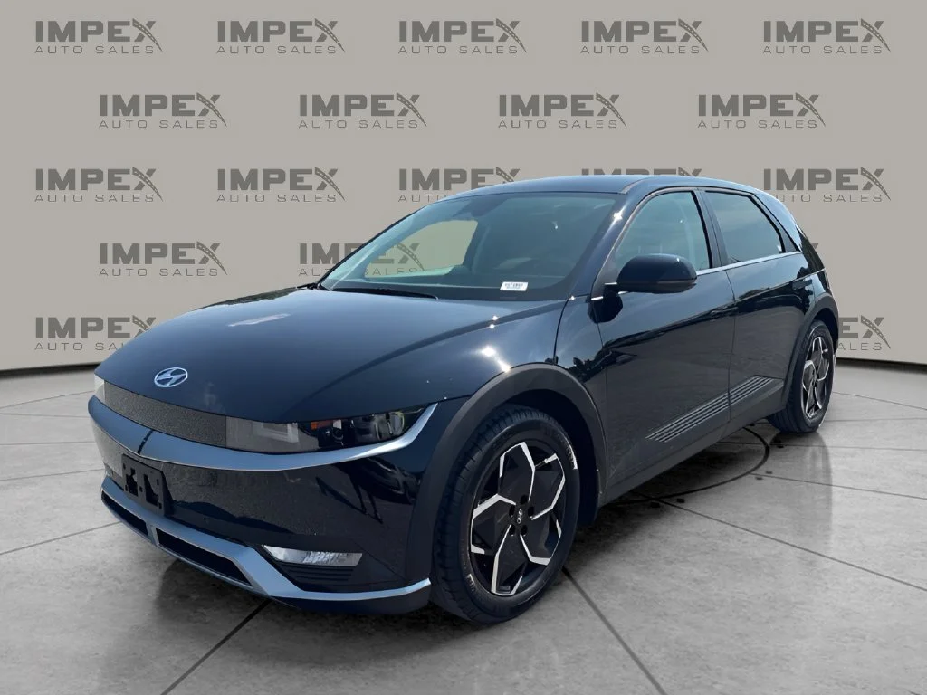 Used 2024 Black Hyundai SEL image 1