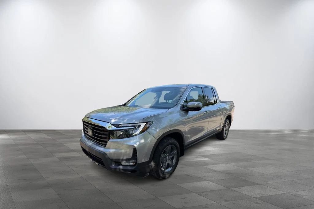 Used 2023 Lunar Silver Metallic Honda AWD RTL-E image 3