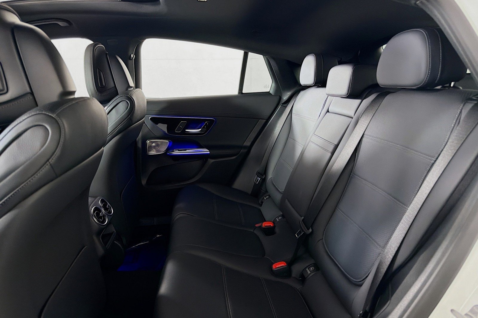 New 2026 Polar White Mercedes-Benz GLC 300 4MATIC® Coupe image 7