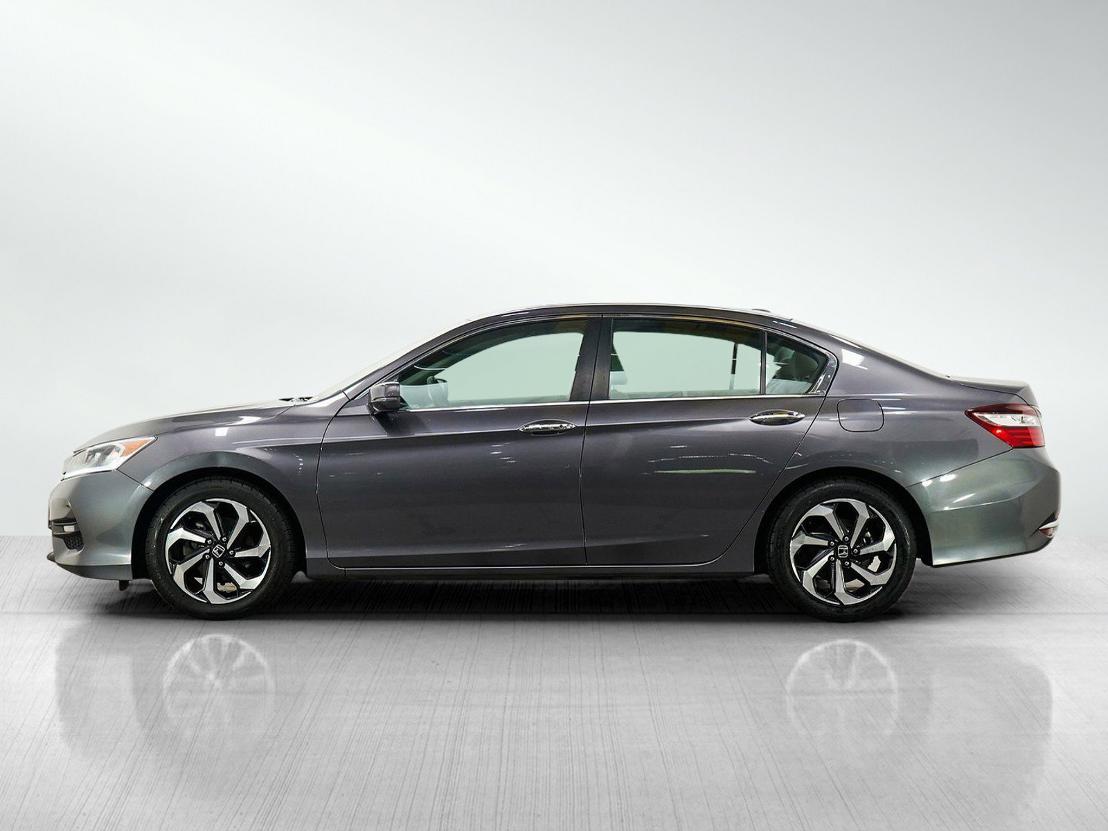 Used 2016  Honda 4dr I4 CVT EX w/Honda Sensing image 2