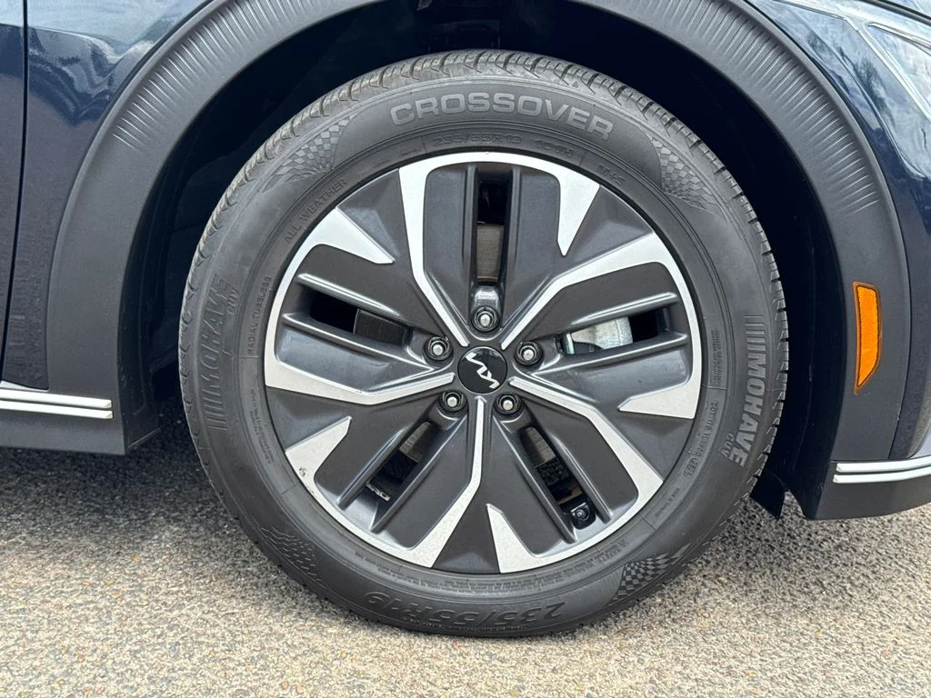 Used 2023 Blue Kia Light image 7