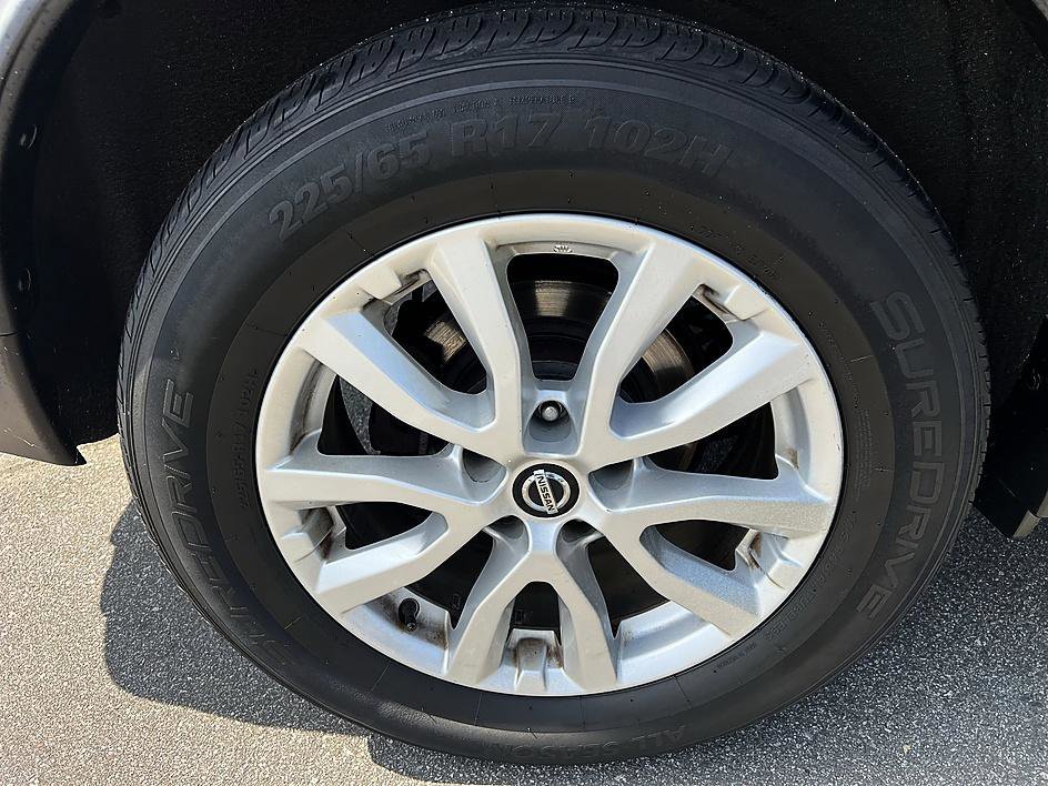 Used 2018 Caspian Blue Nissan SV image 11