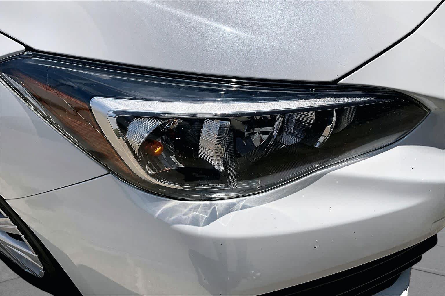 Used 2022 Crystal White Pearl Subaru  image 27