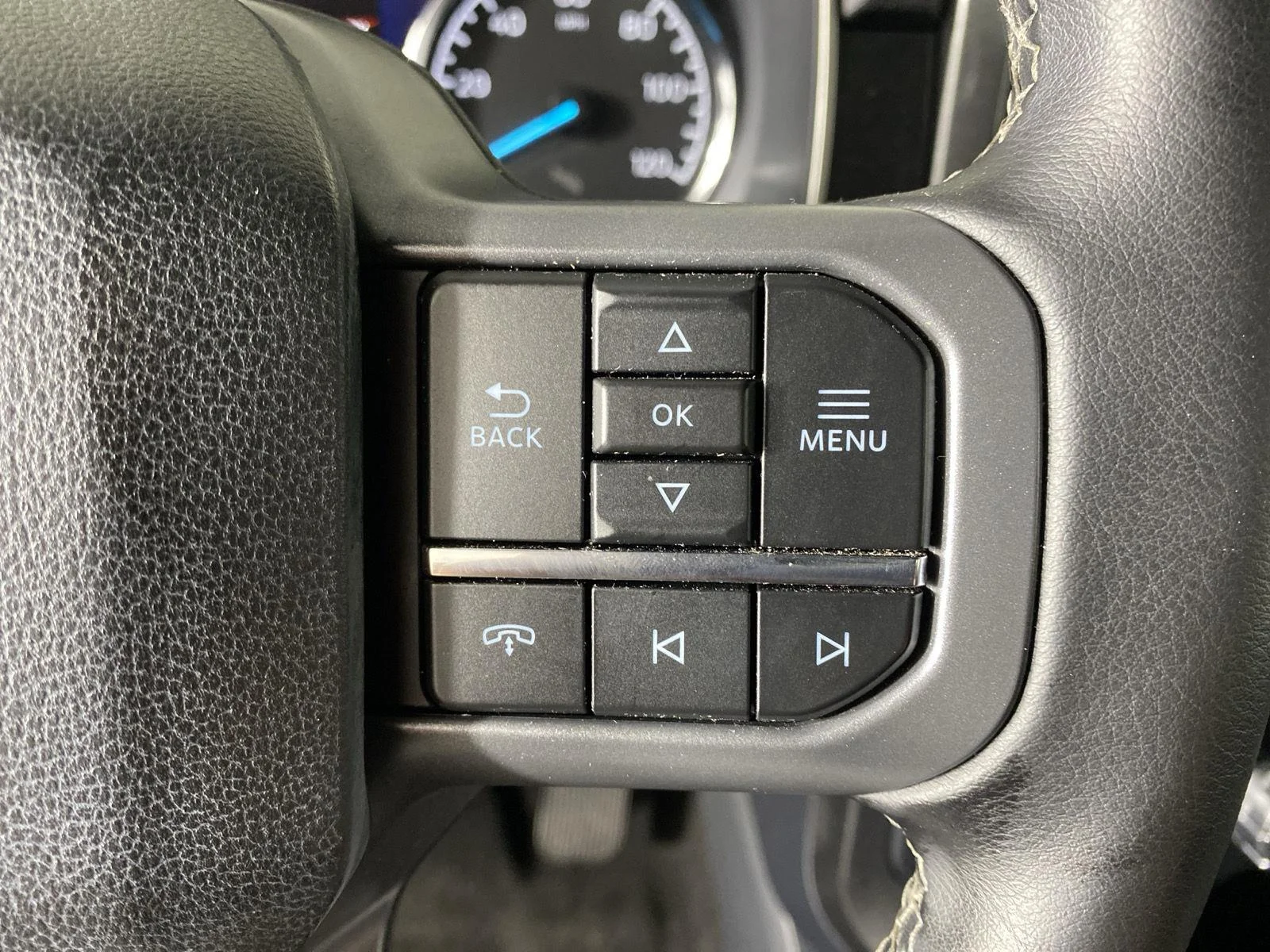 Used 2023 Hot Pepper Red Tinted Clearcoat Ford XLT image 16