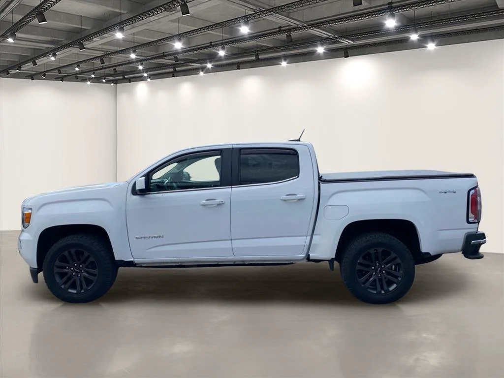 Used 2019 Summit White GMC 4WD SLE image 4